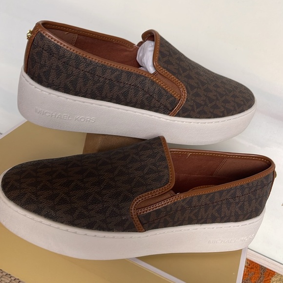 Michael Kors TEDDI SLIP ON
MK SIGNATURE SM
Platforms - Sneakers - Picture 10 of 16